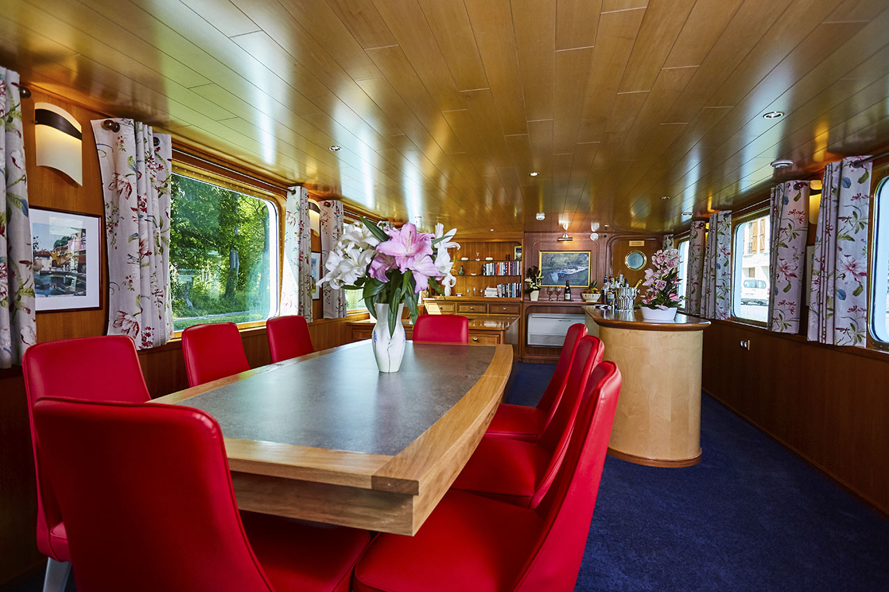 Château de Vaux-le-Vicomte - C'est La Vie Luxury Hotel Barge