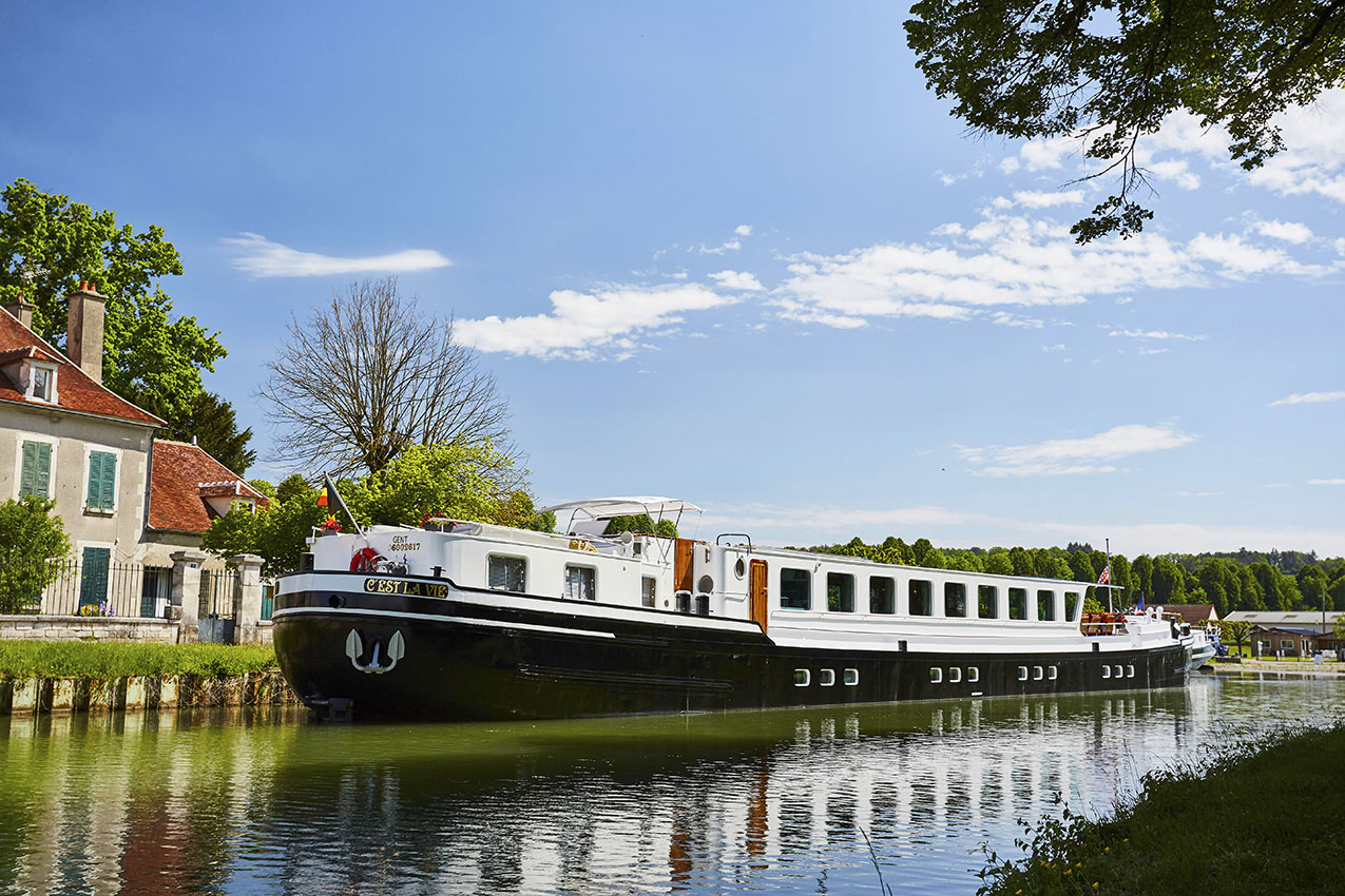 C'est La Vie Luxury Hotel Barge in France