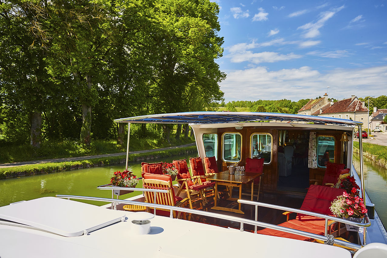 Château de Fontainebleau - C'est La Vie Luxury Hotel Barge