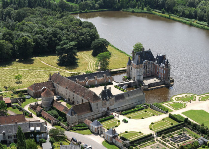 Sightseeing at Château de la Bussiere on the Upper Loire Cruise Route