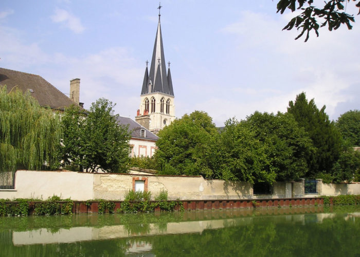 Sightseeing at Tours-sur-Marne, France on the Châlons-en-Champagne Cruise Route