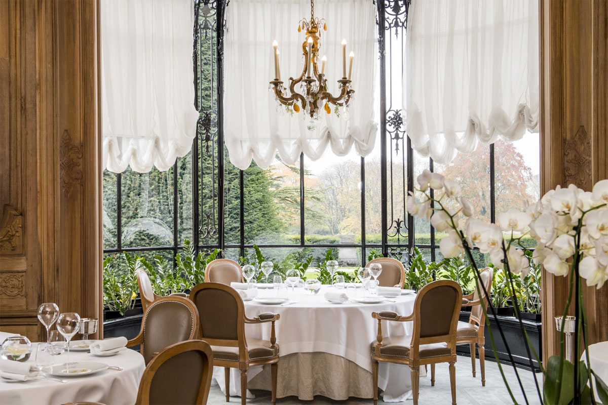 Les Crayères interior with view of the grounds