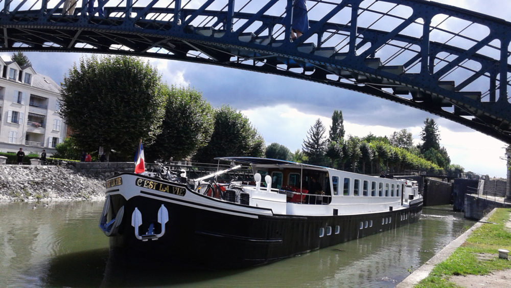 the story of the cest la vie barge