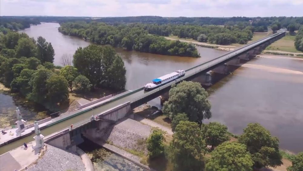barge-cruise-in-france-pont