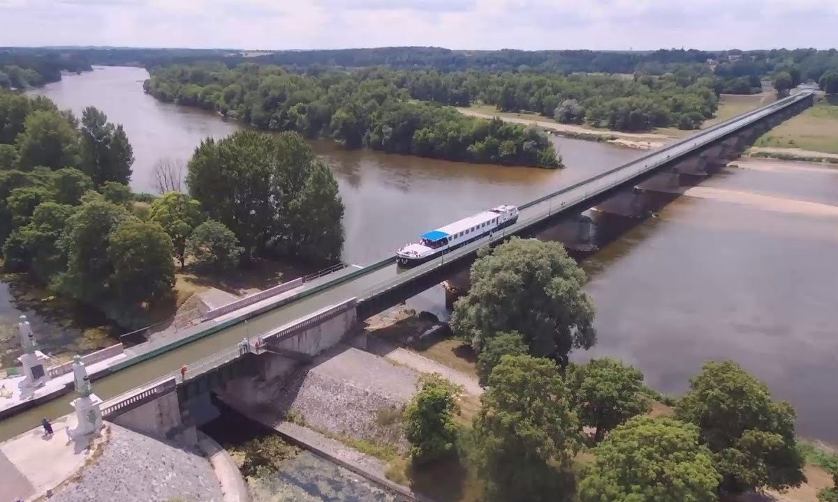 Aerial video from a barge cruise in France