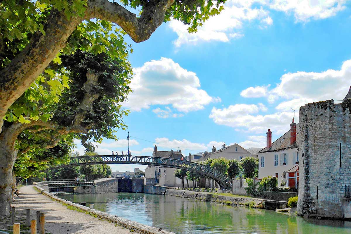 Highlights of the Loire - C'est La Vie Luxury Hotel Barge