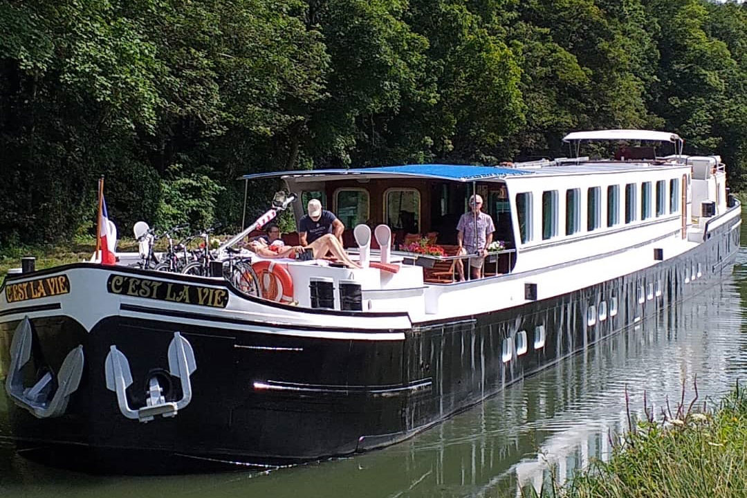 Château de Fontainebleau - C'est La Vie Luxury Hotel Barge