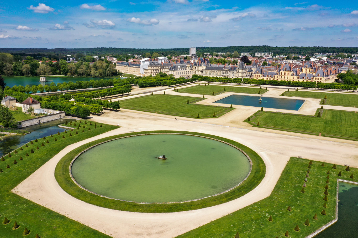 chateau de fontainebleau gardens