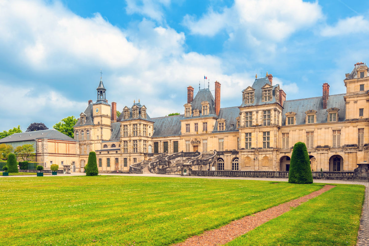 Château de Fontainebleau - C'est La Vie Luxury Hotel Barge