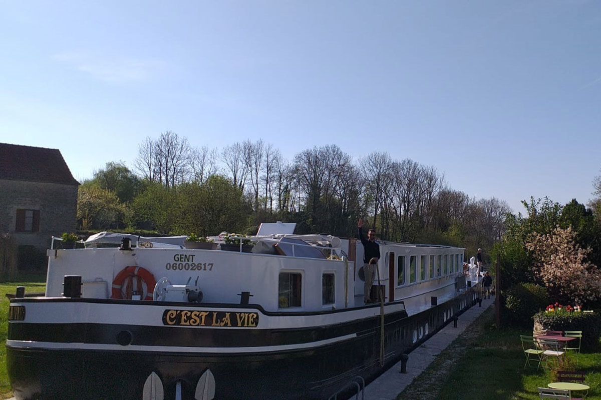 cest-la-vie-luxury-hotel-barge-in-burgundy