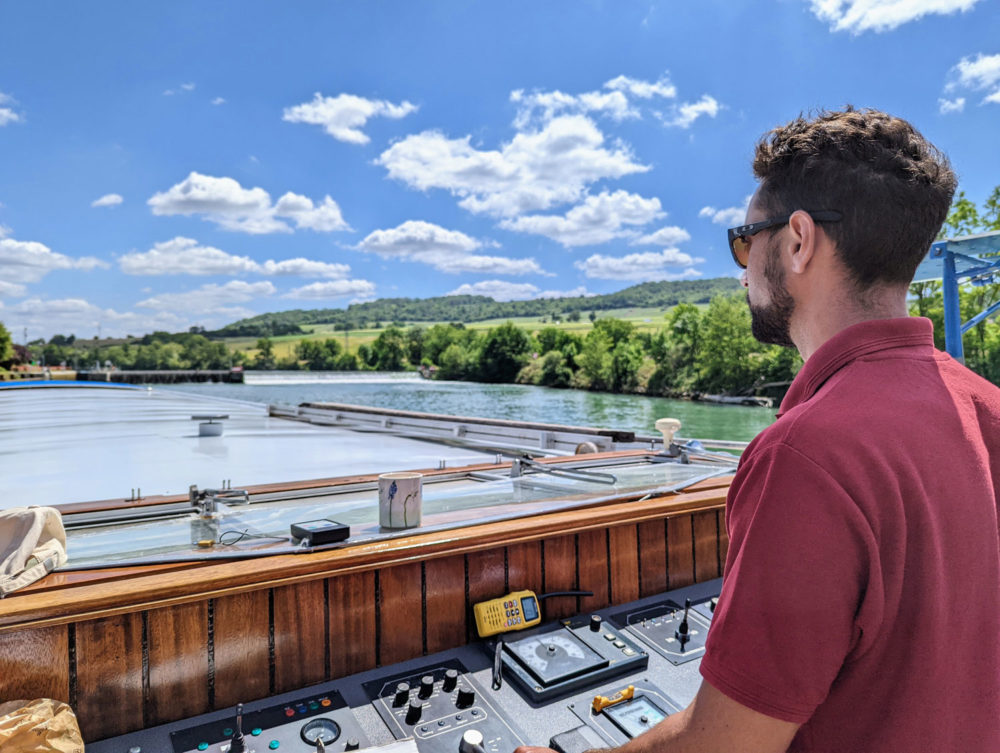 A-summer's-day-on-a-barge-cruise-in-France