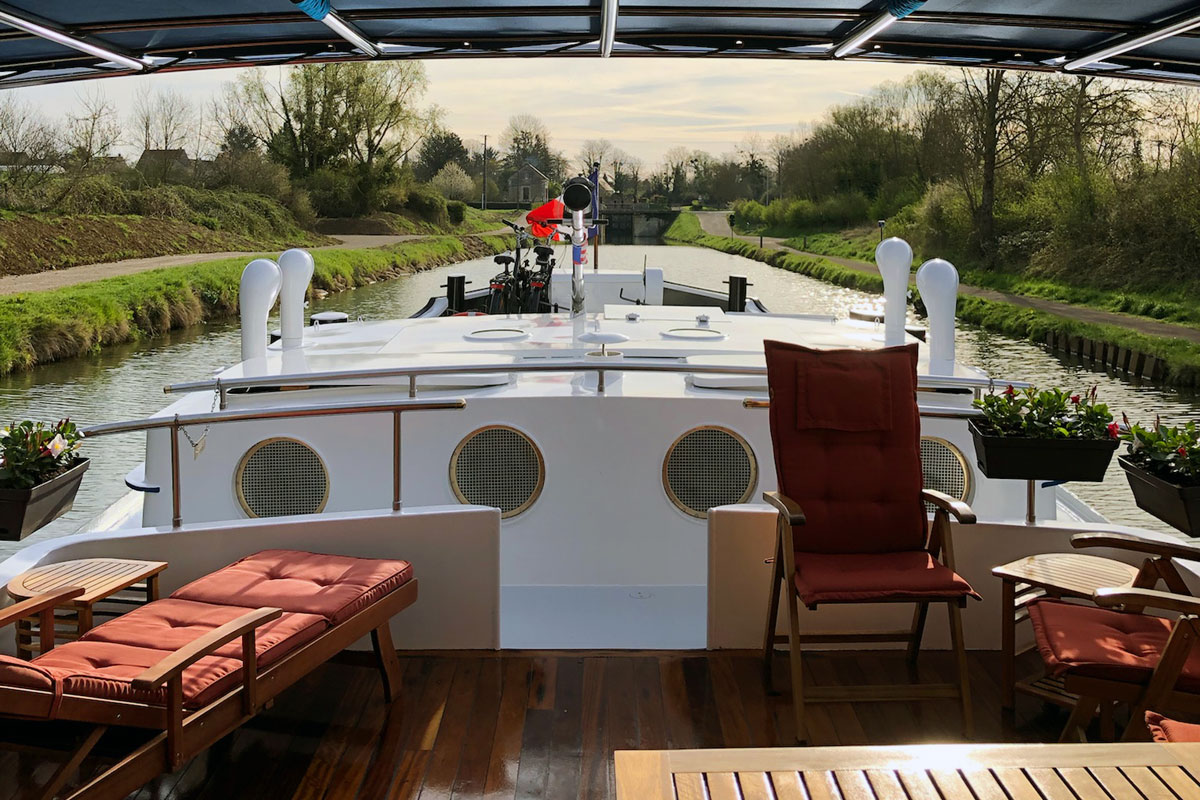 cest-la-vie-luxury-hotel-barge-sun-deck-cruise