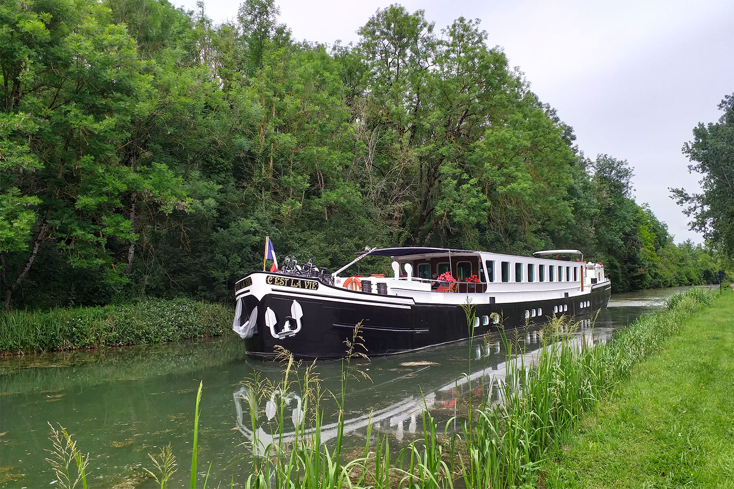 c'est-la-vie-luxury-hotel-barge-moored