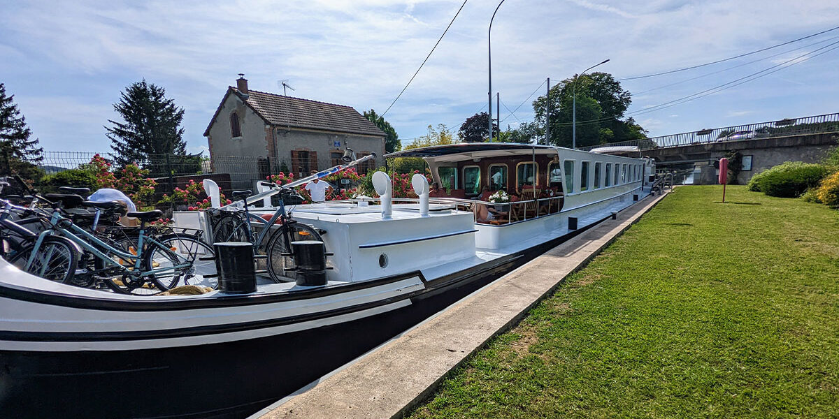 A Peaceful Journey with a Hidden Engineering Marvel : the Locks